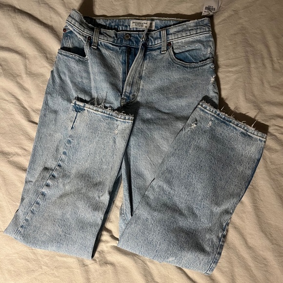 NWT Abercrombie Ultra High Rise 90s Straight Jean (with Raw Hem) 29 SHORT - Picture 9 of 11